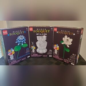 Block Bouquet Plastic Vase Set - Vase And Two Flowers